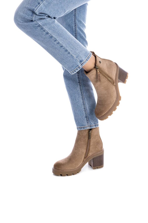 Refresh Bot&iacute;n de tac&oacute;n Chelsea con cremallera beige