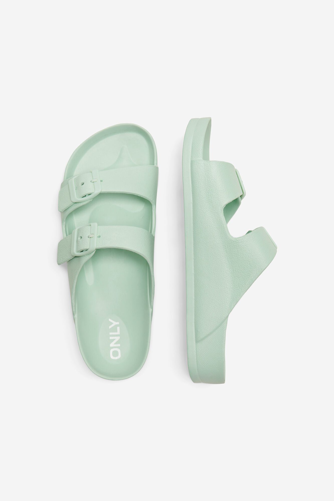 Only Sand&aacute;lia rasa