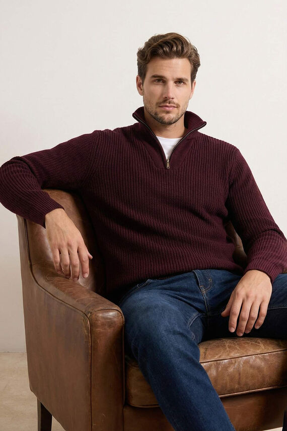 Jersey de punto con cuello alto y media cremallera