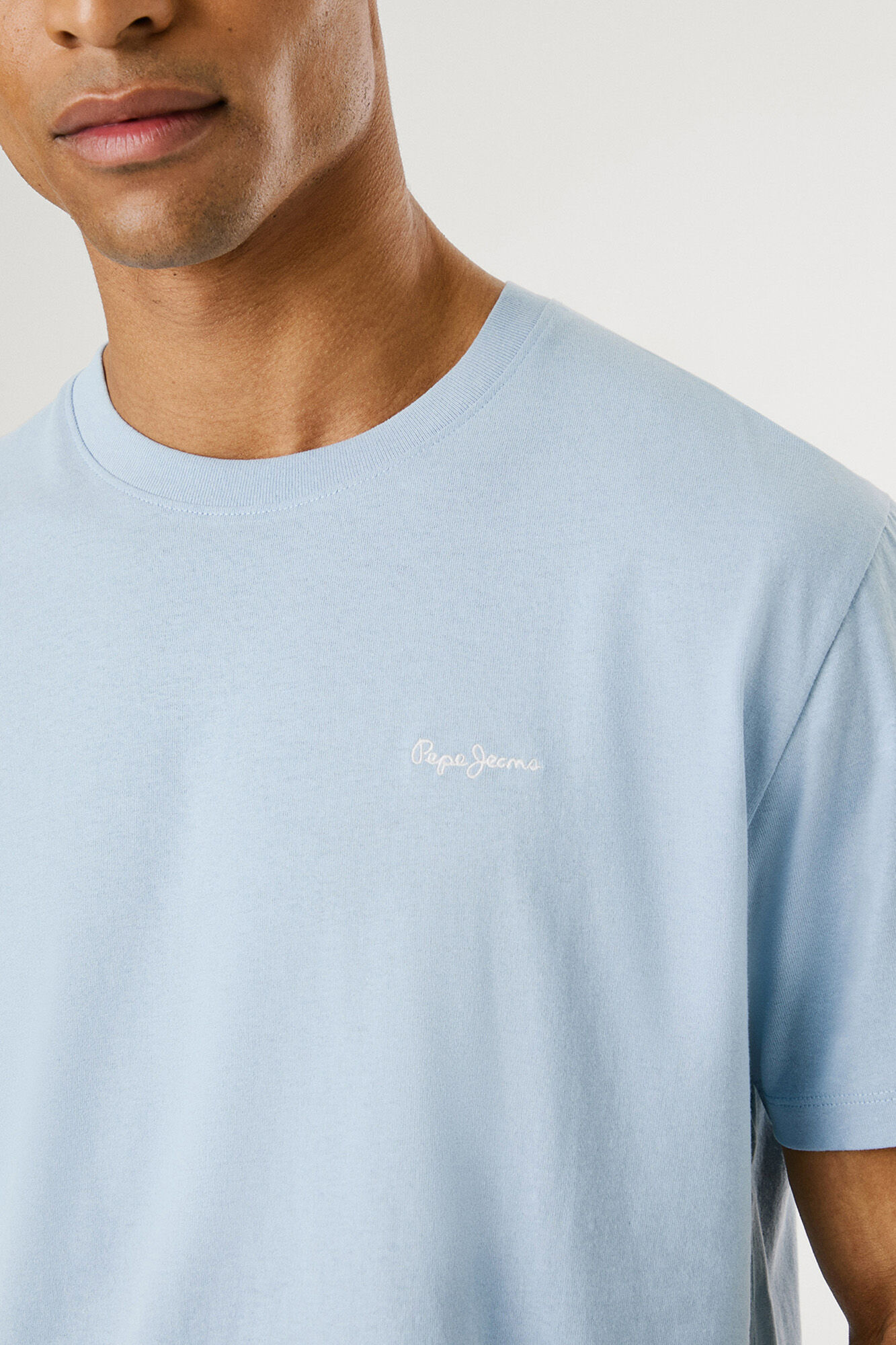 Pepe Jeans Camiseta de manga corta con logo bordado.