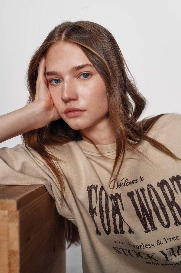 High Spirits Sudadera Cropy nude