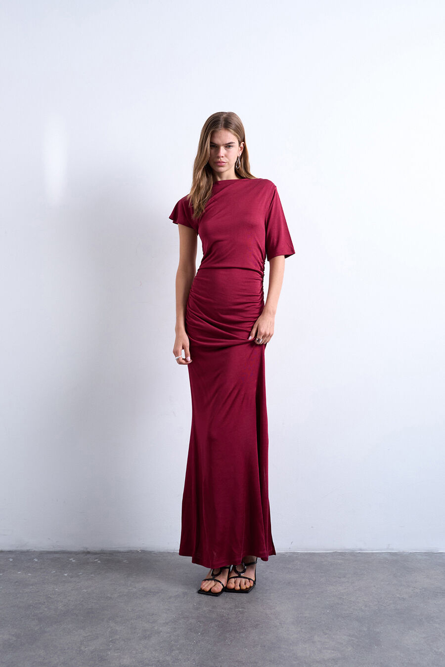 Vestido largo asimétrico de viscosa