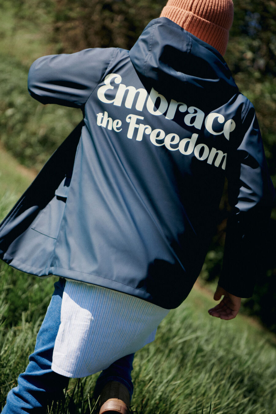 Parka azul marino frase niño