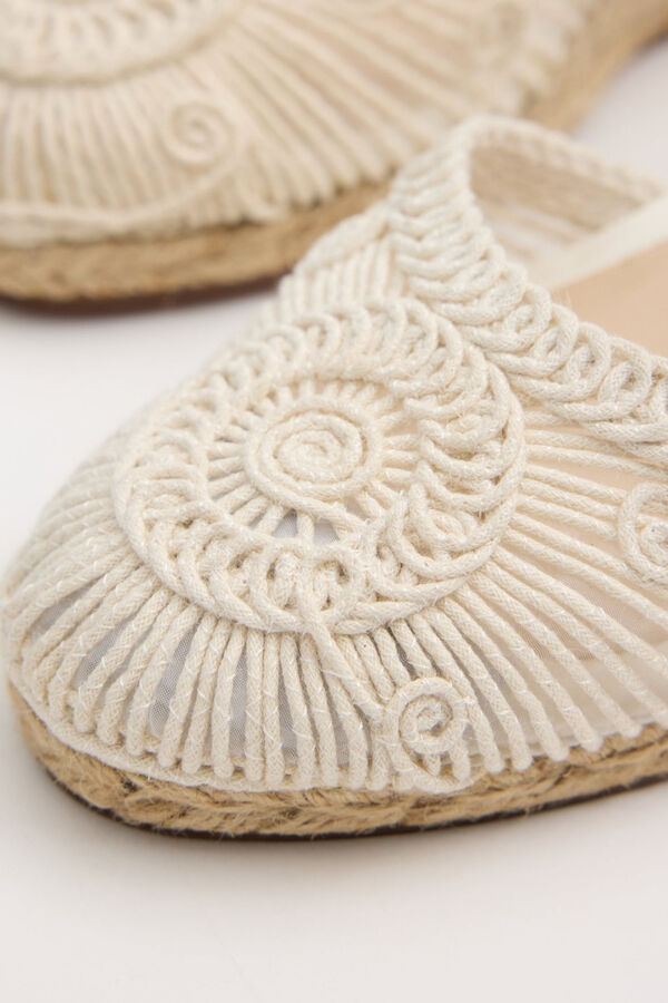 Inside Geschlossene bestickte Keilabs&auml;tze Wei&szlig;