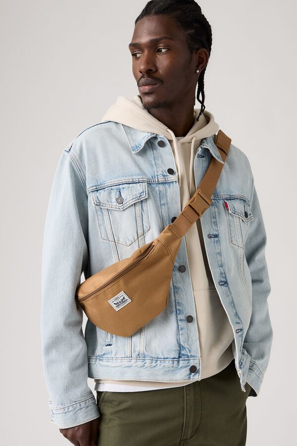 Levi's Adjustable strap bum bag nude