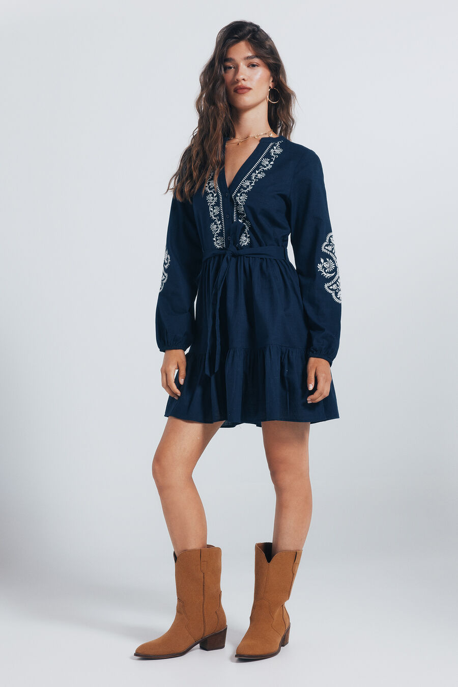 Vestido corto camisero bordados