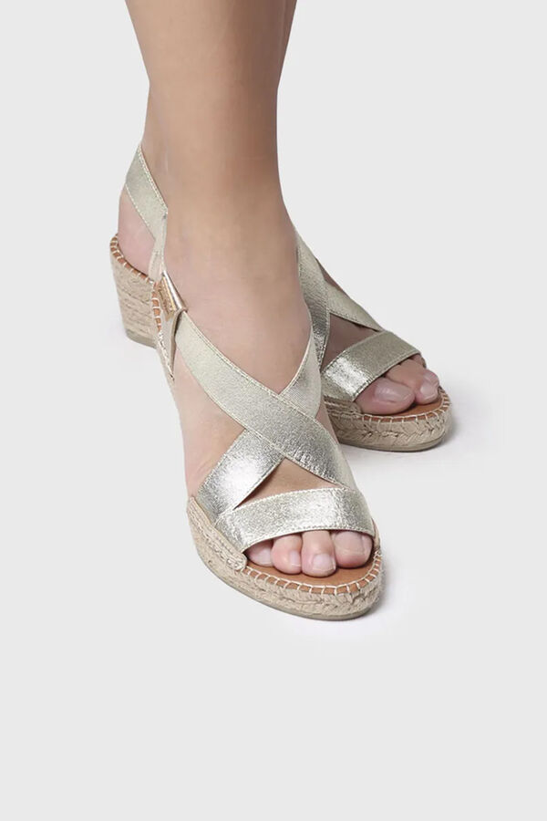 Toni Pons Sandalia de cu&ntilde;a metalizada con tiras&nbsp;elasticas amarillo