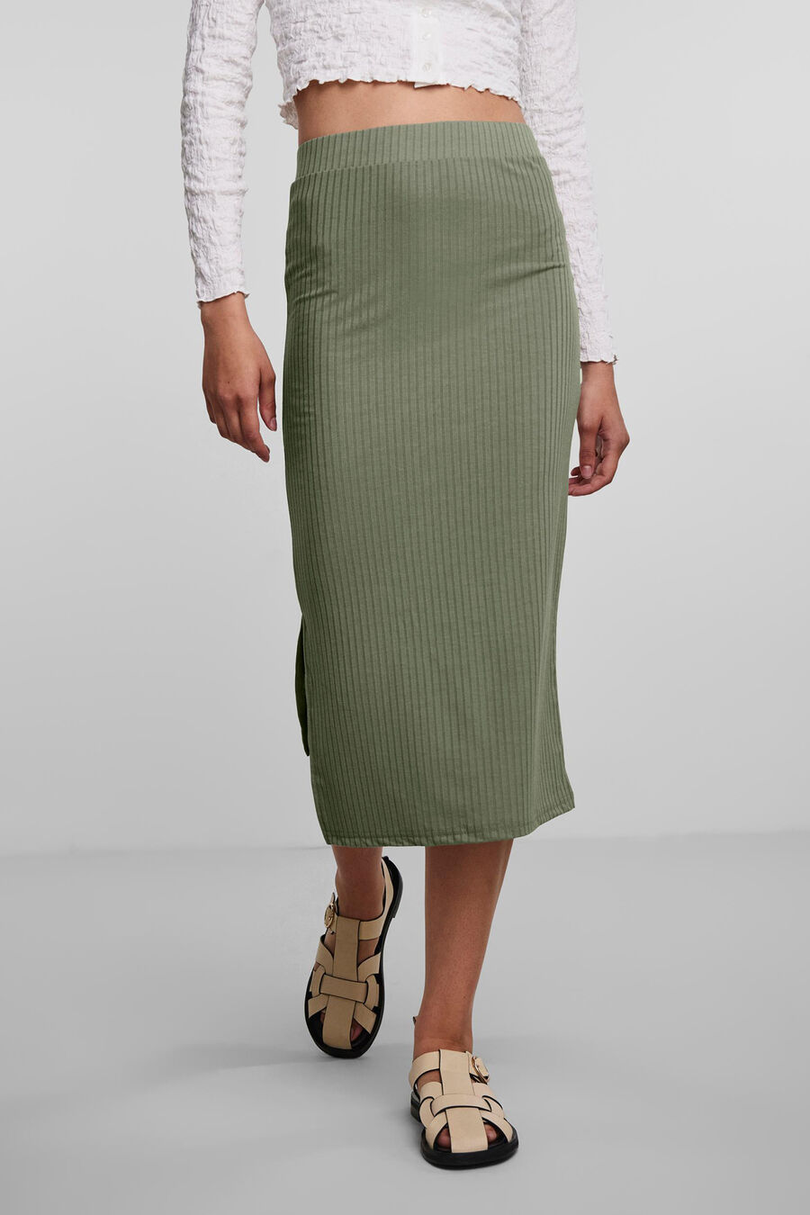 Falda midi