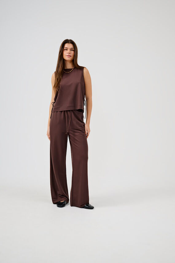Pantalón largo ancho