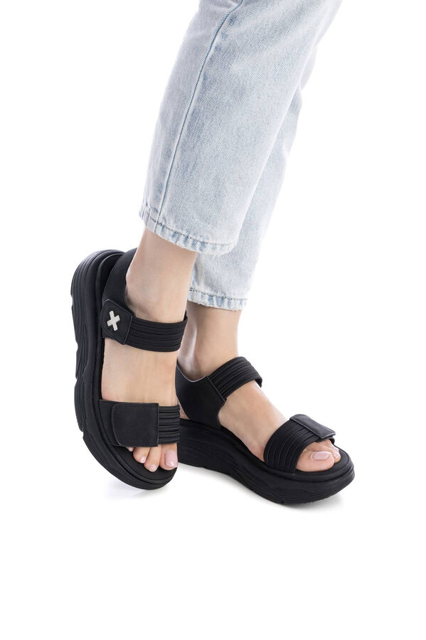 XTI Elastic strap velcro sandal black
