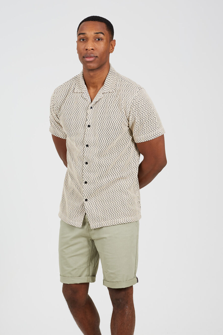 Short básico con cinco bolsillos