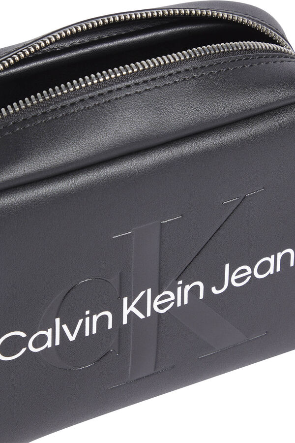 Springfield Bolso bandolera Sculpted Calvin Klein Jeans mujer negro