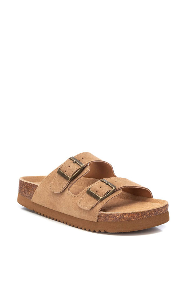 XTI Sandalia serraje hebillas tostado