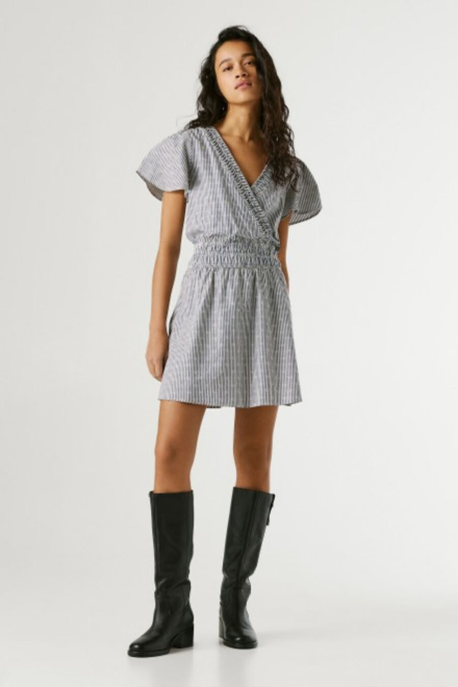 Vestido corto manga larga