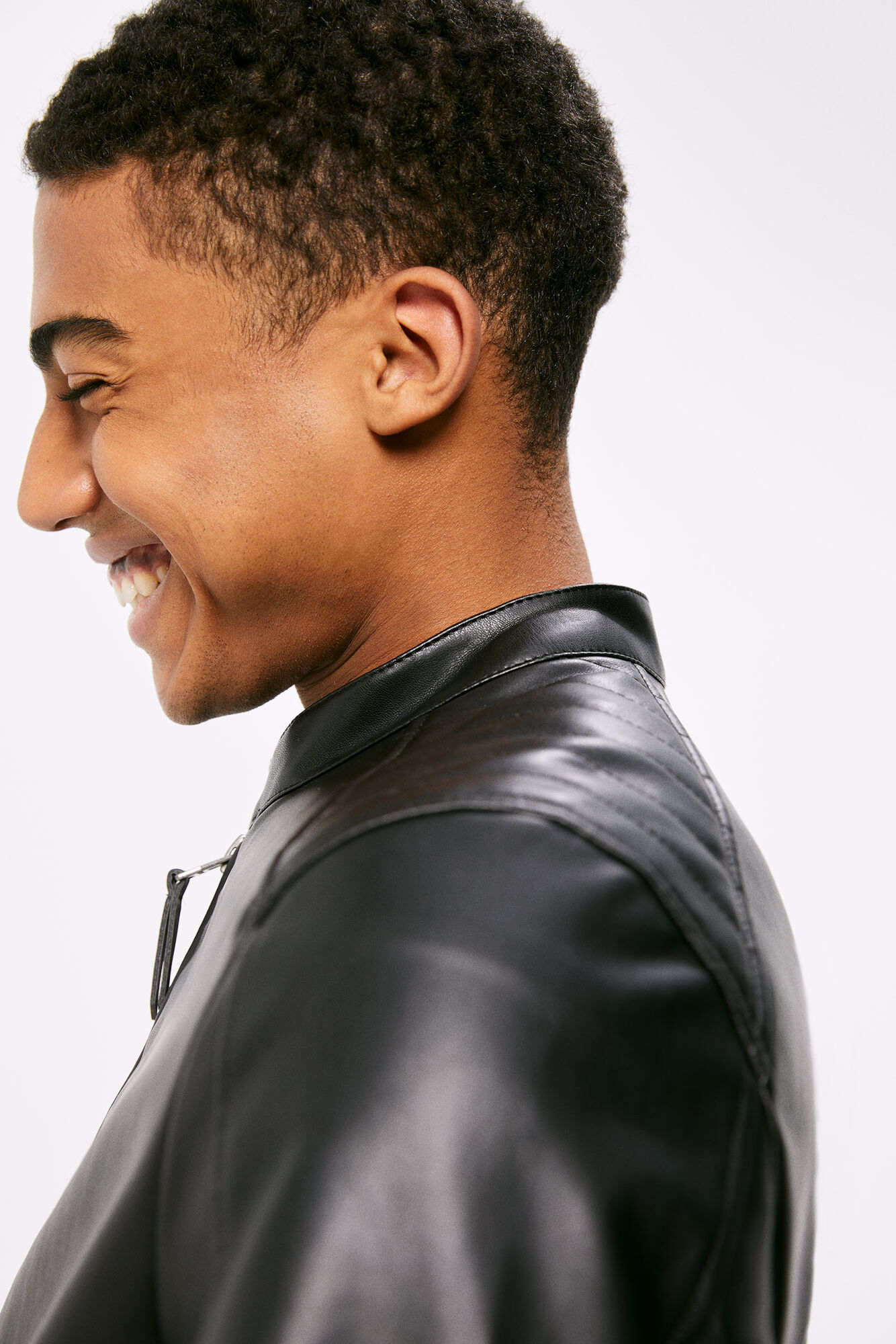 Blouson motard effet cuir capuche