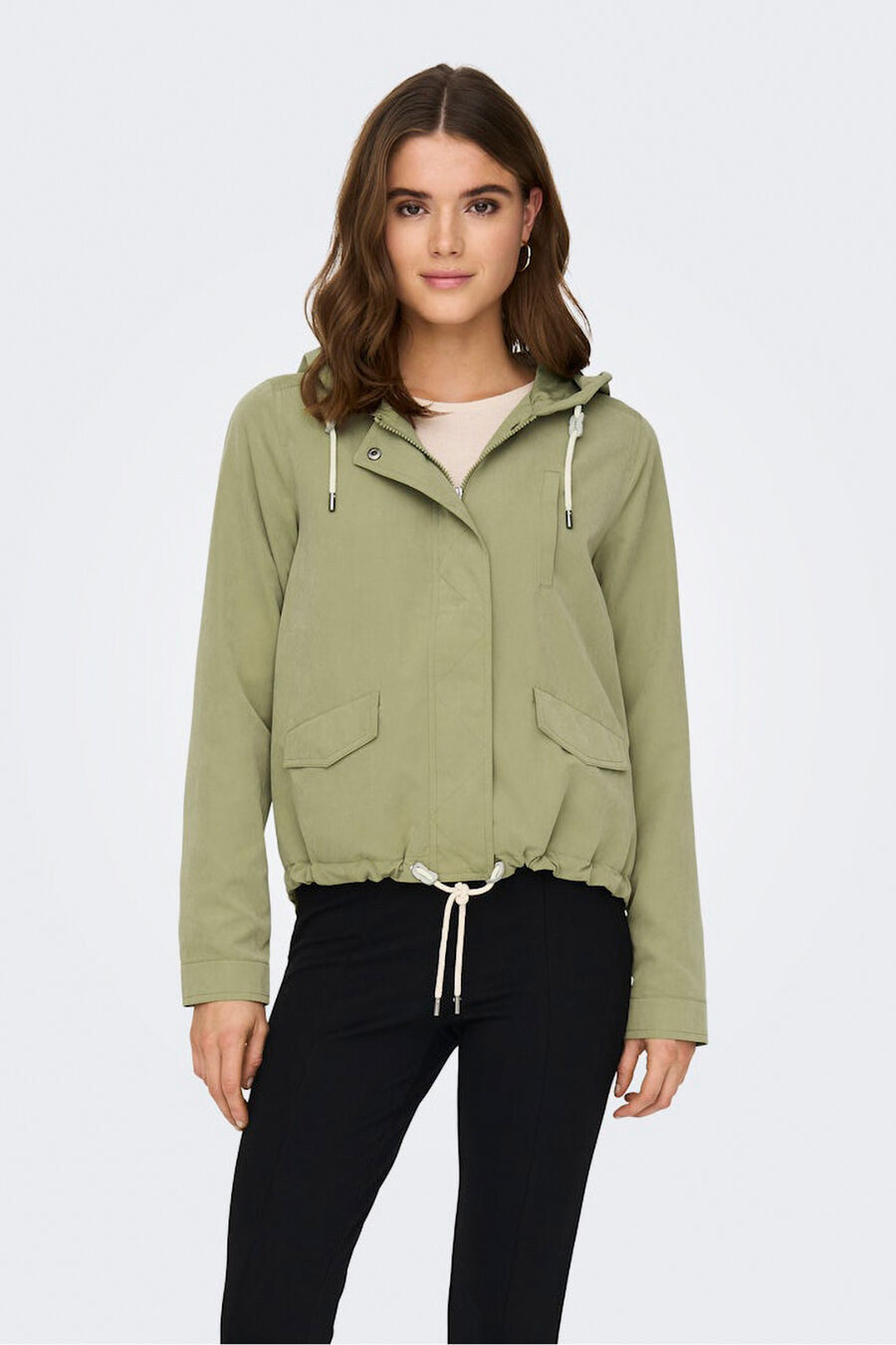 Parka corta con capucha