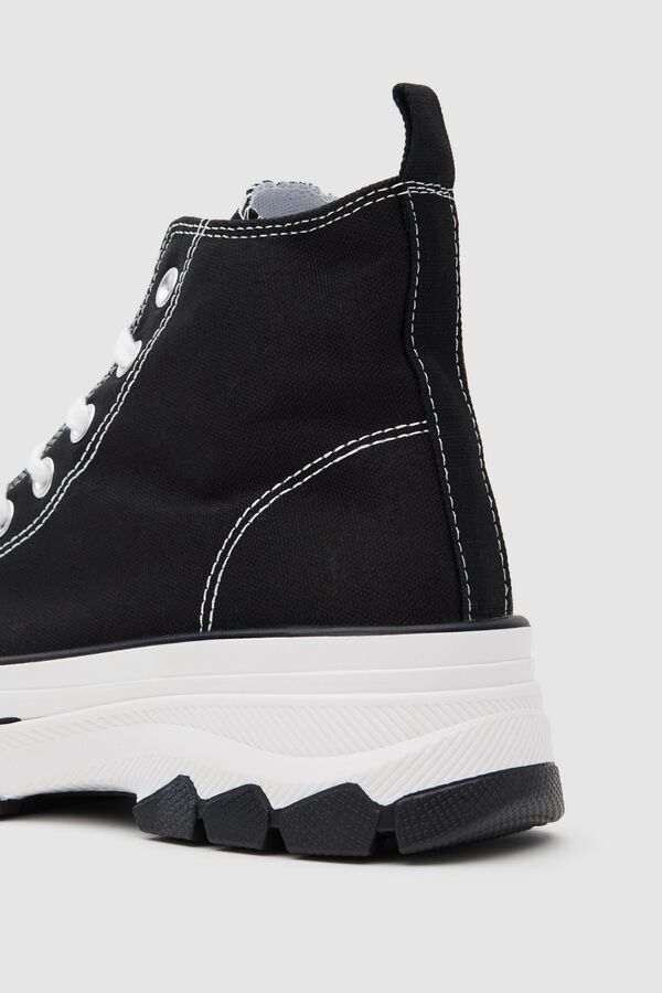 Inside Casual toe boots black