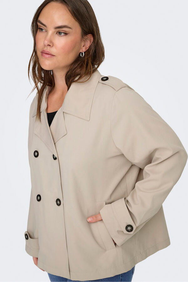 Only Carmakoma Gabardina corta talla grande beige