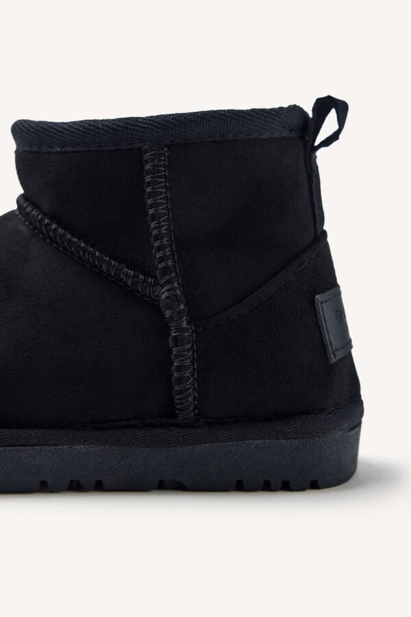 Gioseppo Australian boots with lining black