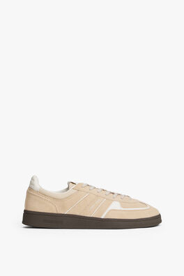 Zapatilla Tommy Jeans beige con suela marrón