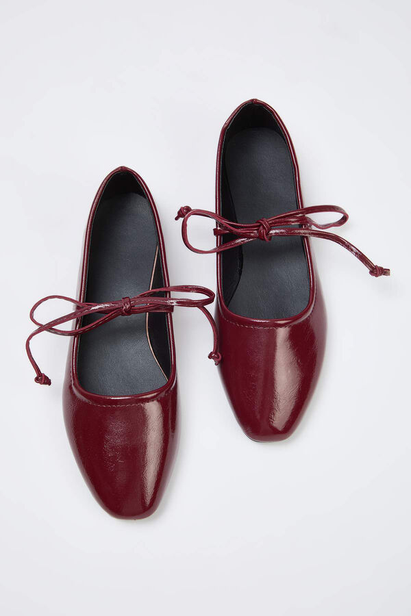 Trendyol Sabrinas Mary Jane com atacadores estampado