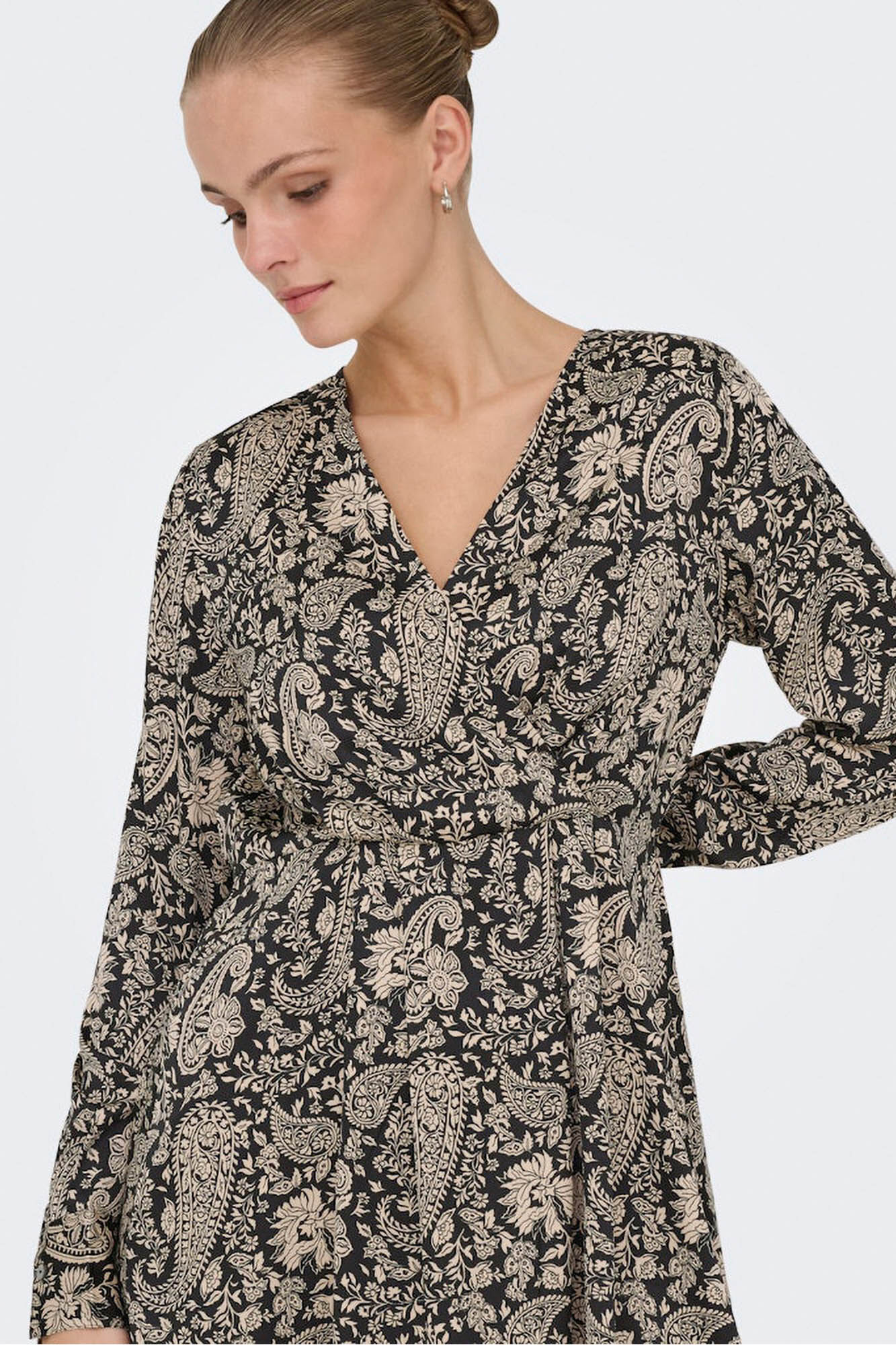 Only Vestido curto de cetim