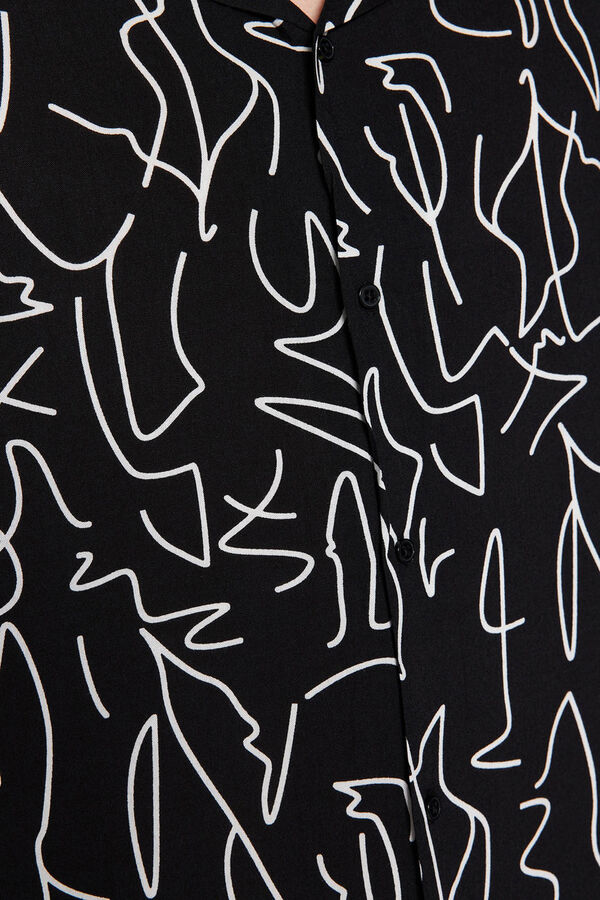 Trendyol Camisa estampada manga corta negro