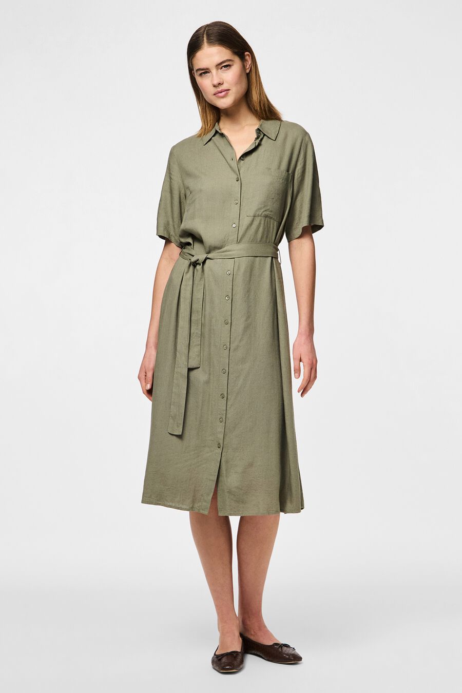 Vestido camisero midi de lino en manga corta