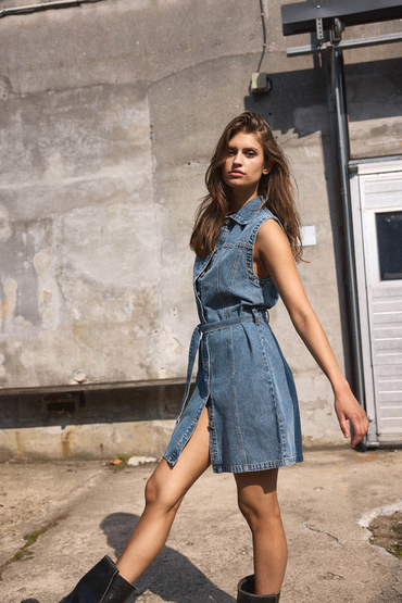 zara denim dress 2020 Z1975 SHORT BELTED DENIM DRESS - Mid-blue
