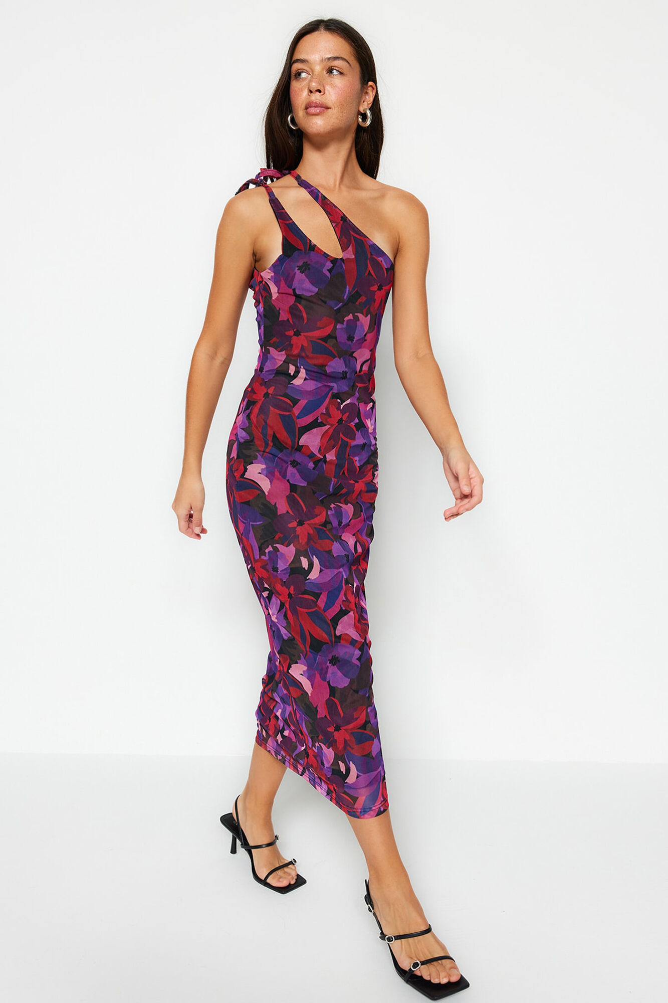 Trendyol Vestido midi ajustado cut out