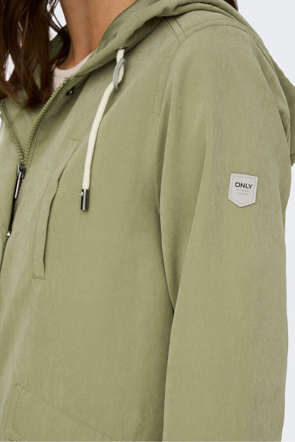 Only Parka corta con capucha verde