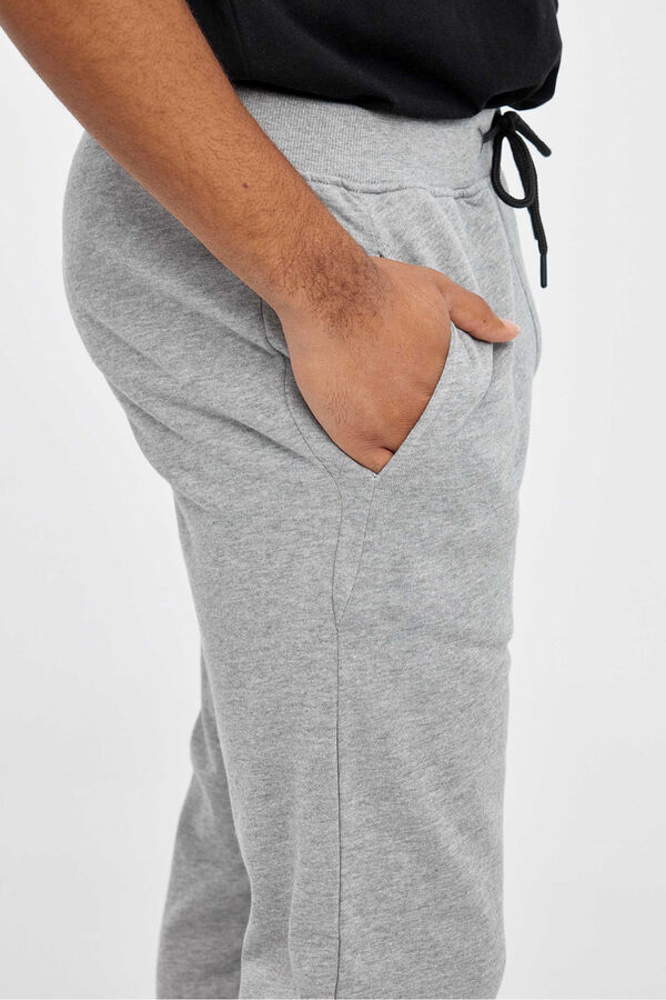 Inside Pantal&oacute;n Jogger B&aacute;sico gris
