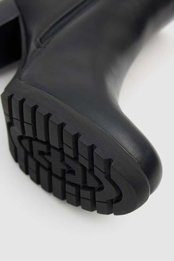 Inside Botins alto com fivelas preto