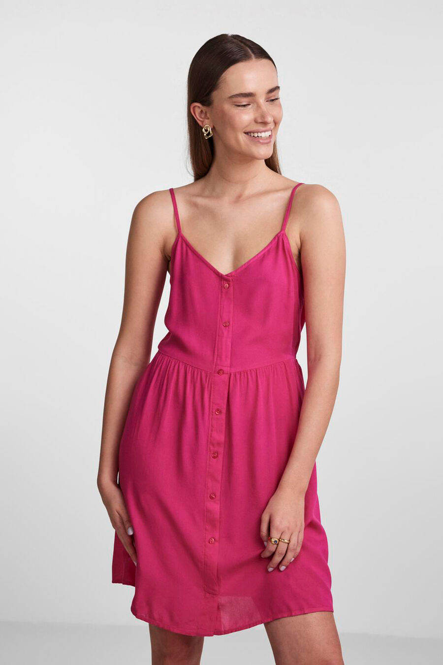 Vestido midi de tirantes.