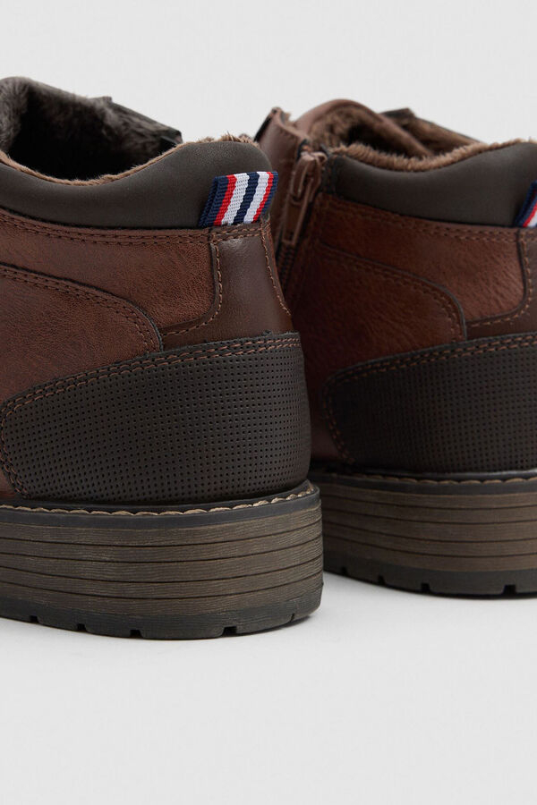 Inside Bota de gola combinada com fecho-&eacute;clair na gola castanho