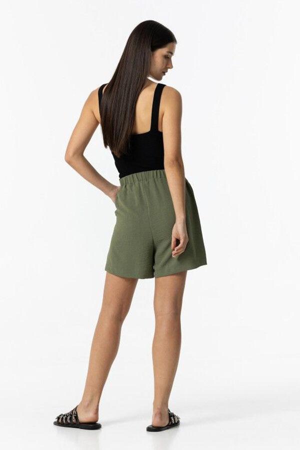 Springfield Wrinkled-Effect Bermuda Shorts with Belt green