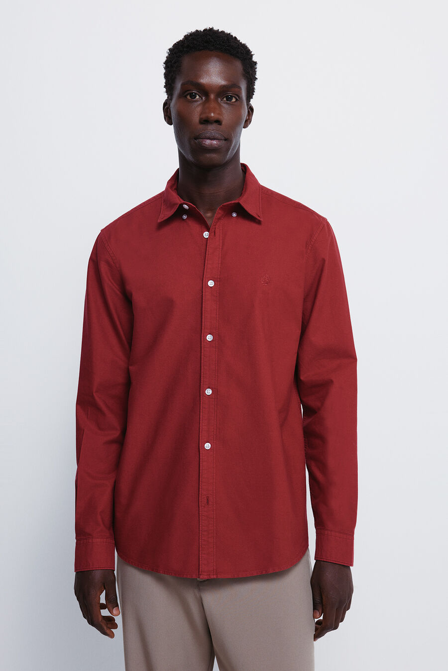 Camisa oxford tinte en prenda