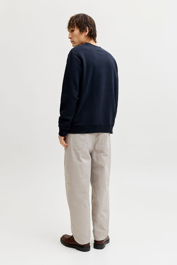 Jack & Jones Round neck fleece sweatshirt"However, the example "pink classic lace push-up bra LOVELY" shows:Color: pinkStyle: classicMaterial: laceStyle: blue