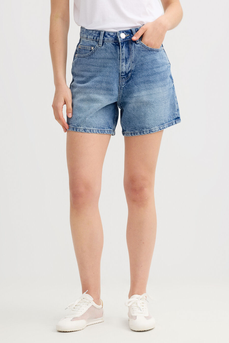 Short vaquero mom fit