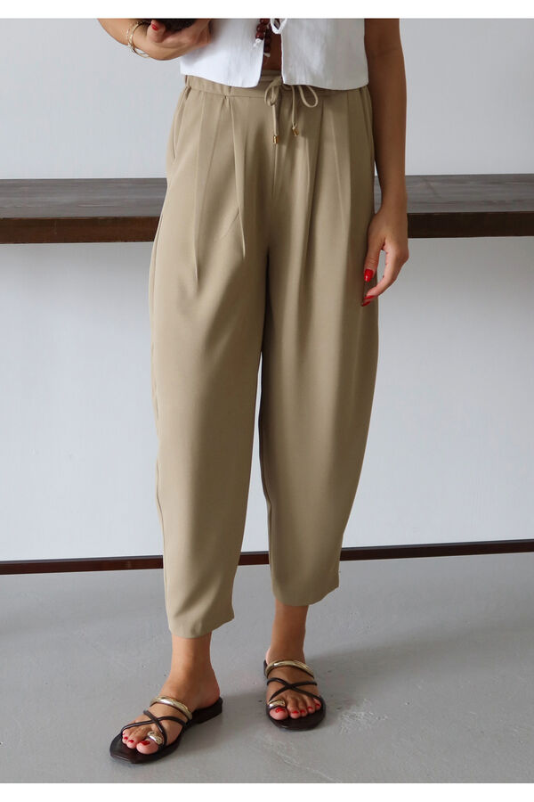 Trendyol Carrot fit trousers beige