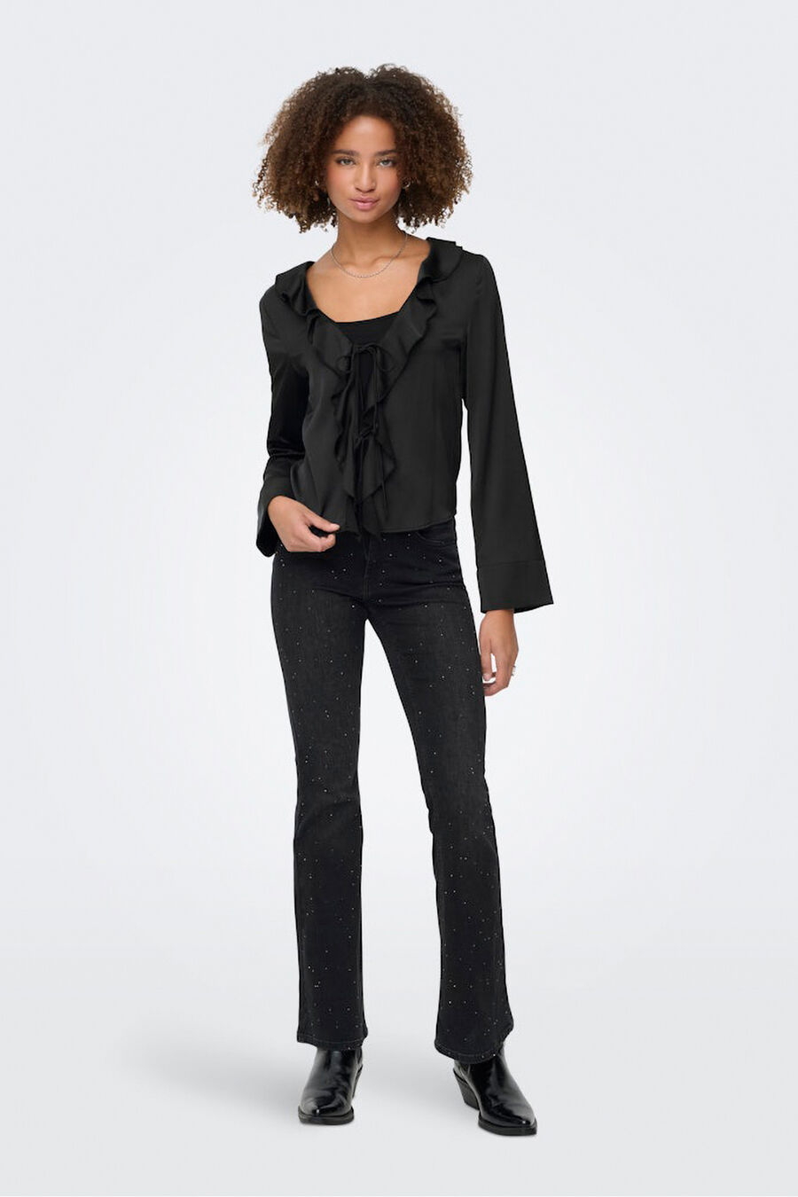 Blusa satinada con volante