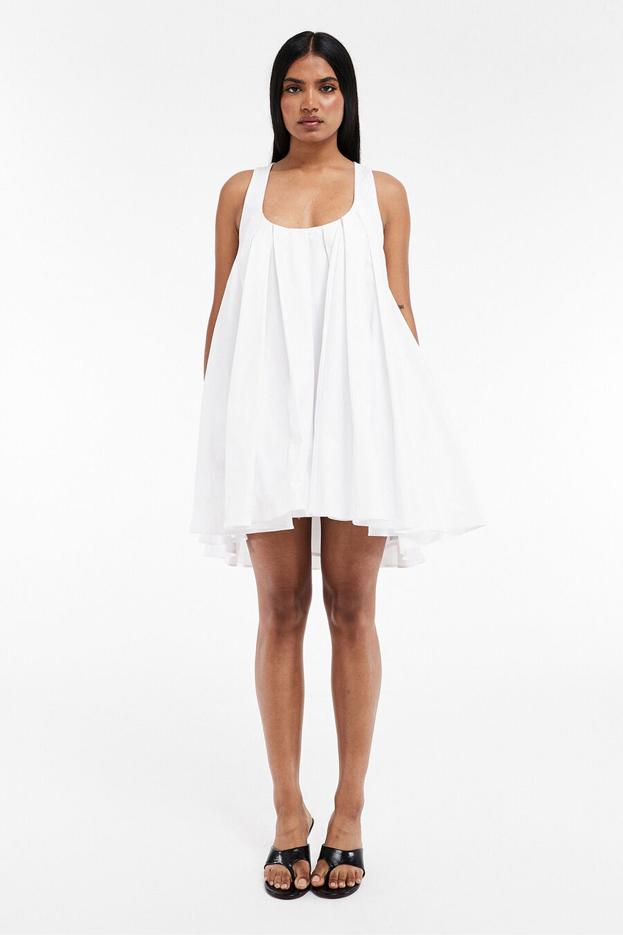 Vestido corto de tirantes