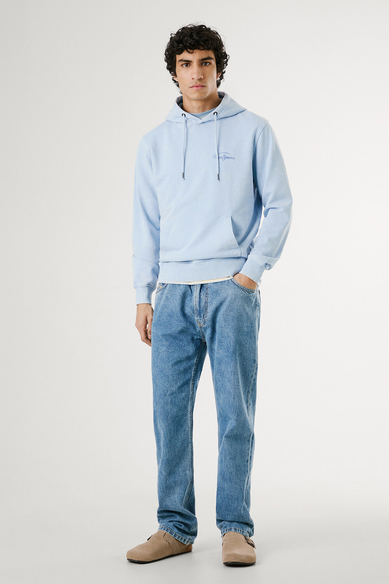 Pepe Jeans Sudadera lavada con logo peque&ntilde;o frontal y logo grande en la espalda.