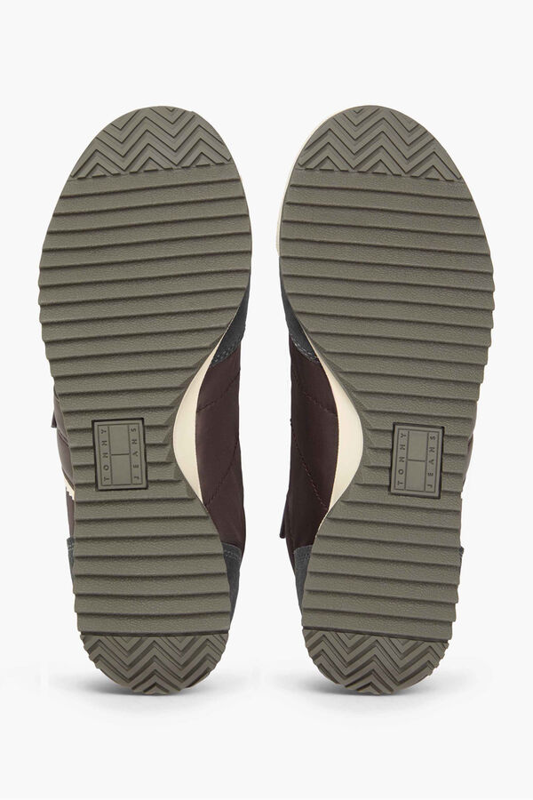 Tommy Jeans Retro Tommy Jeans trainers in brown and pink nude