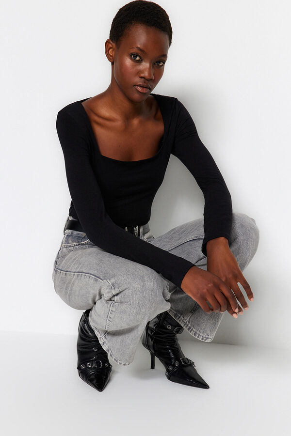 Trendyol Tight blouse Crna