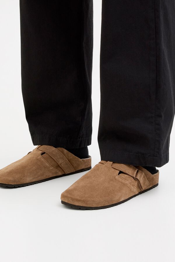 Jack & Jones Split leather buckle clogs nude