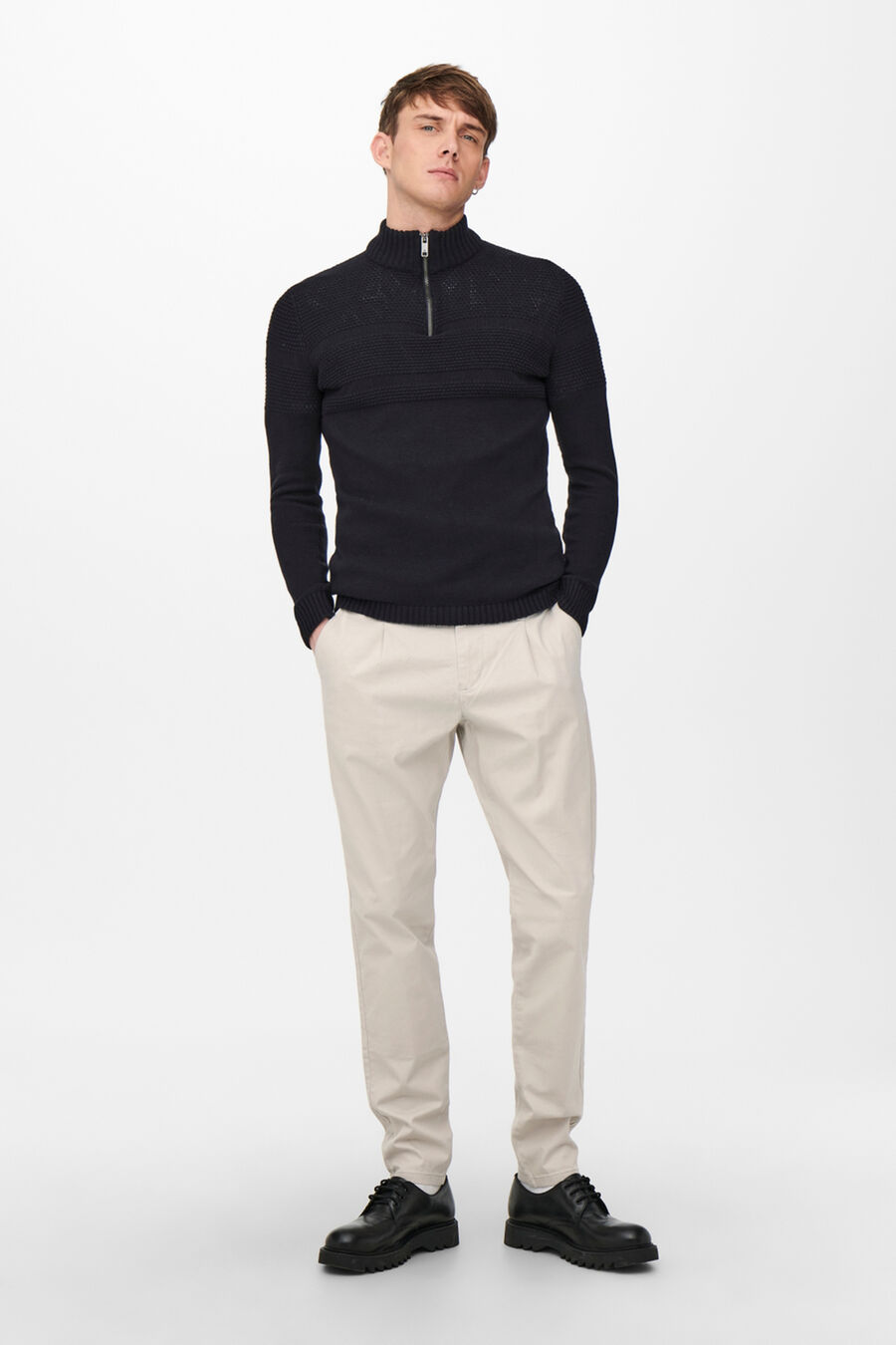 Pantalón largo chino de hombre