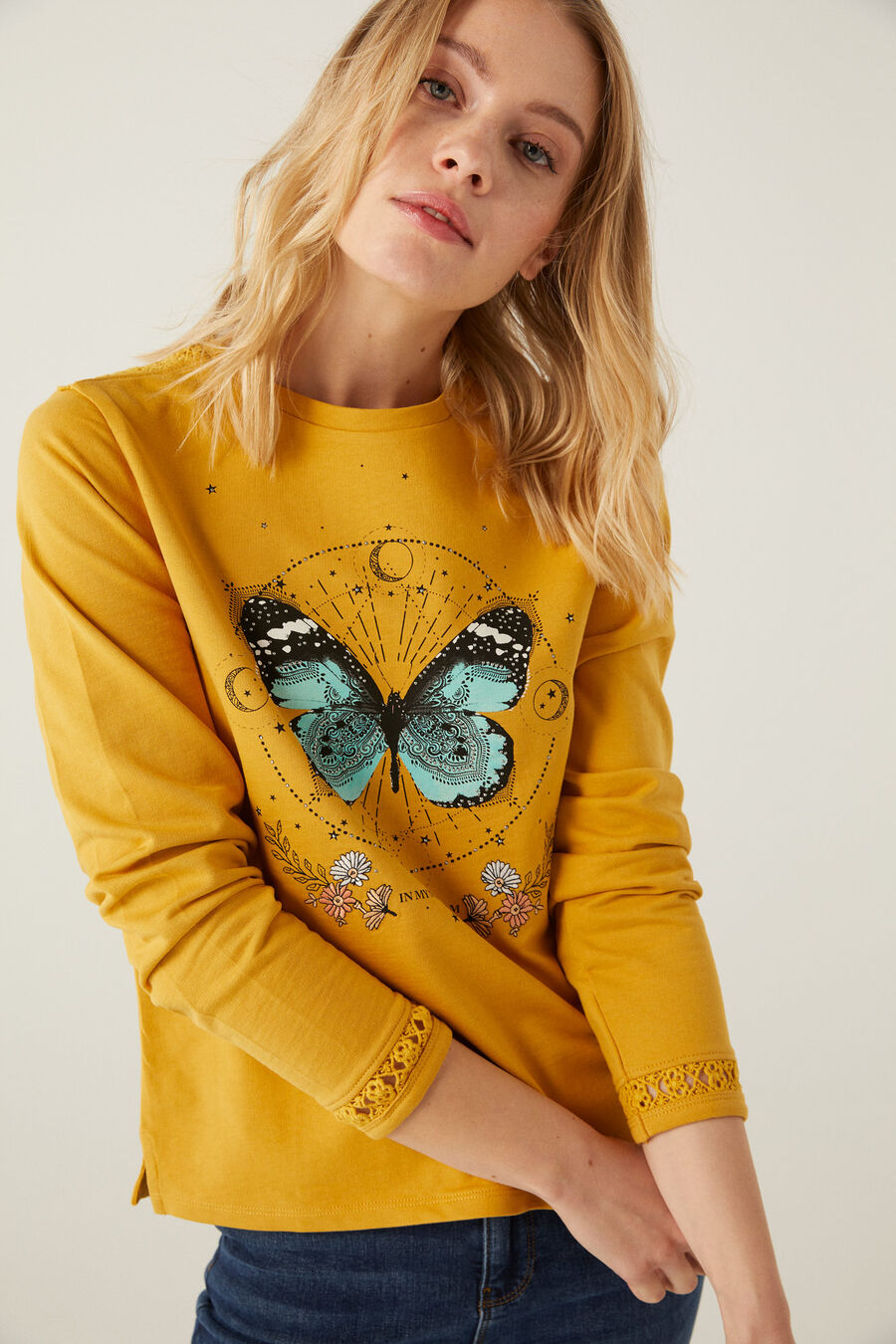 Sweat-shirt papillon détails crochet