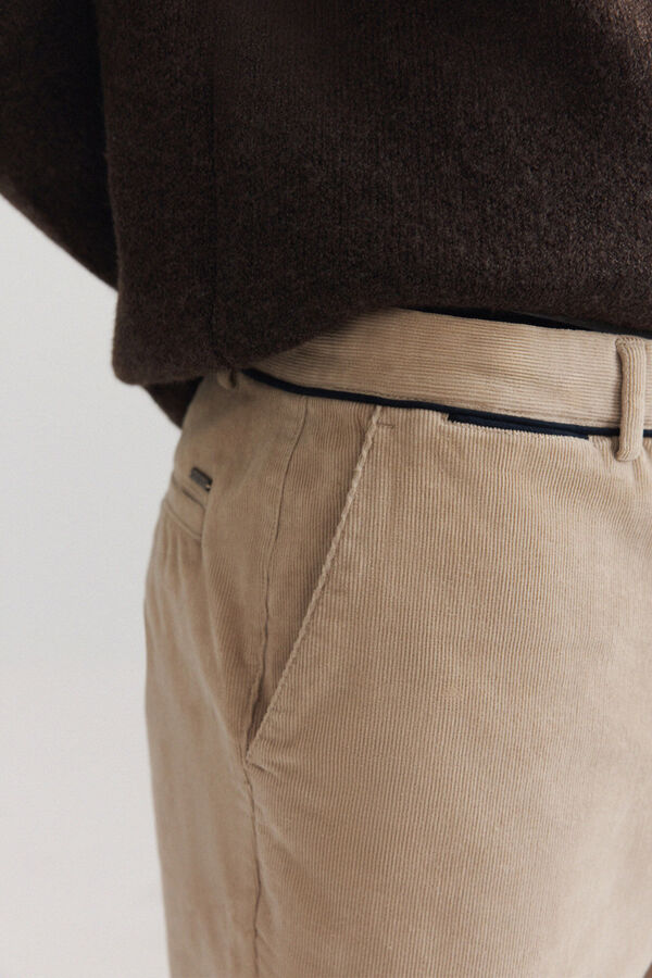 Springfield Chino pantalone od mikro somota uskog kroja Bež