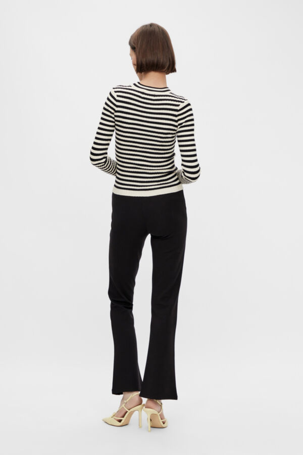Springfield Basic jersey-knit jumper with ribbed construction and round neck. Long sleeves. natural